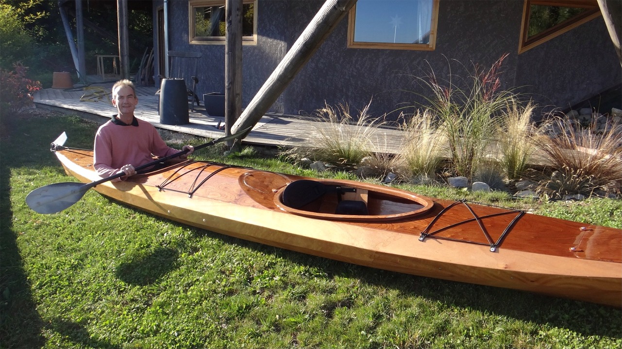 Et voici un autre kayak magnifique : il s'agit de "Gerris", le Shearwater Double construit par François dans les Hautes-Alpes. 
