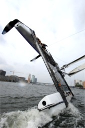 Autre exemple de catamaran git&eacute;... L&agrave; aussi le chavirage a &eacute;t&eacute; &eacute;vit&eacute;...