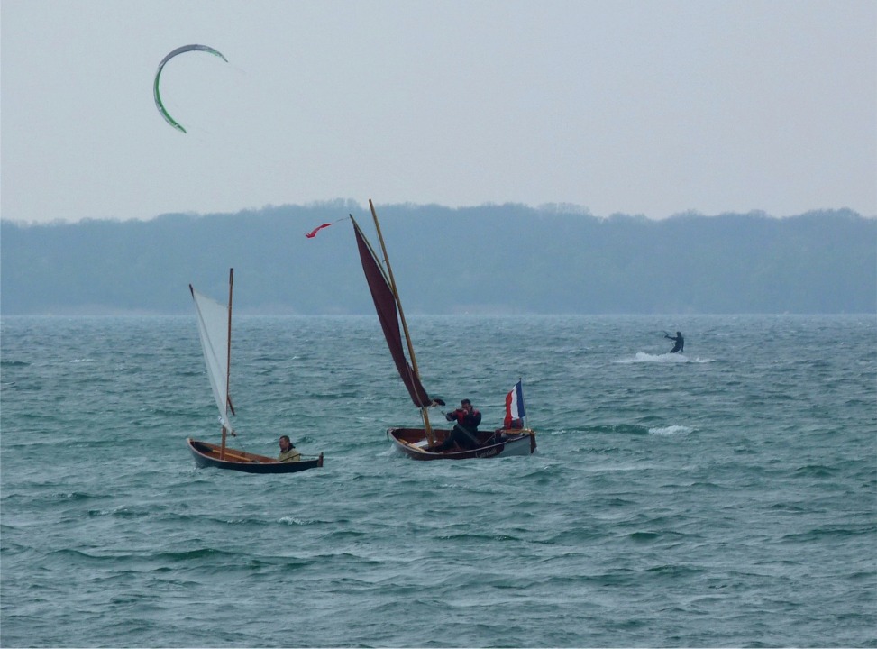 Les kite-surfs s'amusent autant que nous. 