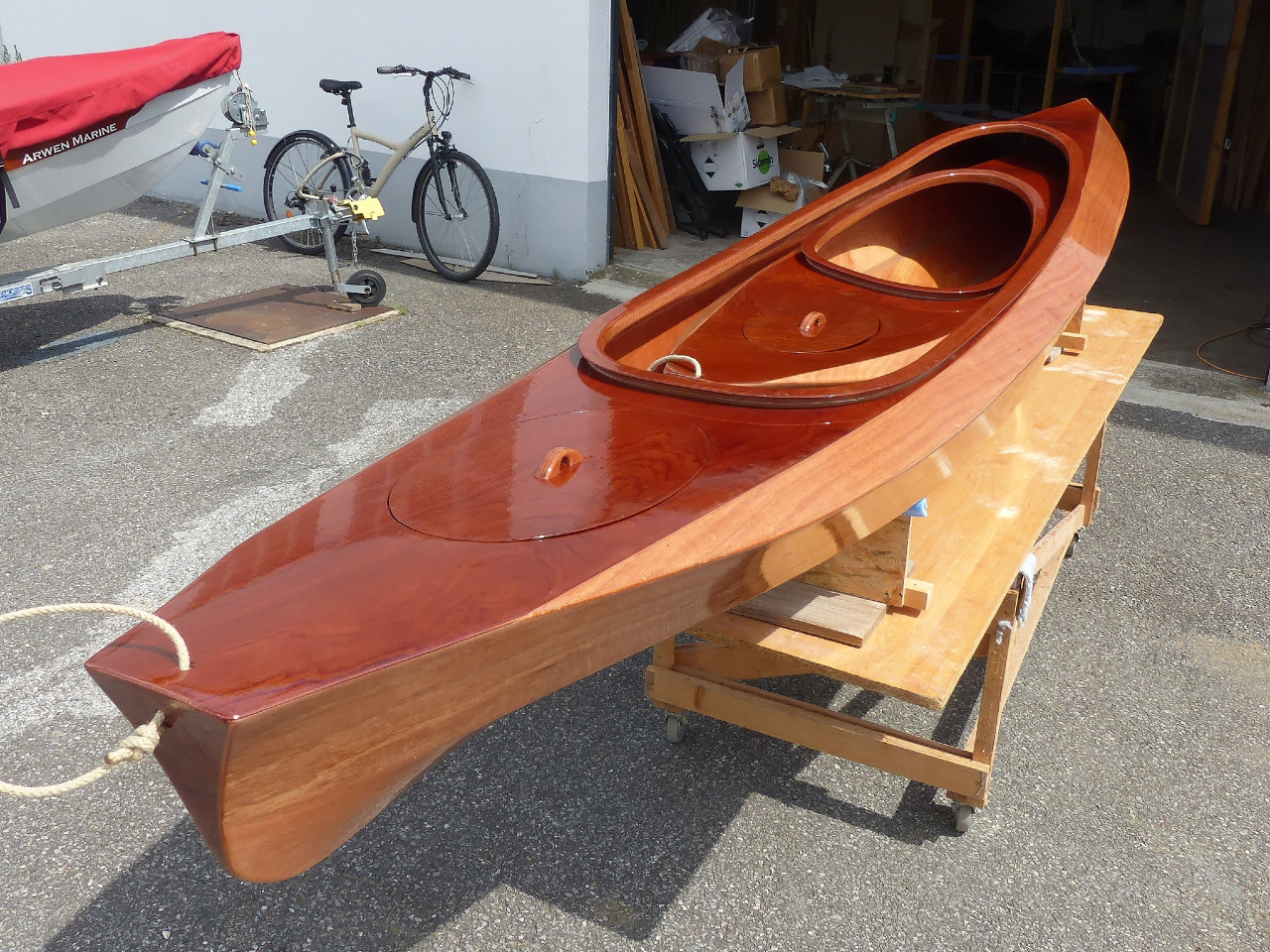Petite expérience amusante : le Wood Duck Double peut contenir le Wood Duckling ! Oui, je suis d'accord que cela a peu d'usages pratiques... A moins que de jeunes parents veuillent pouvoir facilement transporter un petit kayak pour un enfant en plus du leur ! 