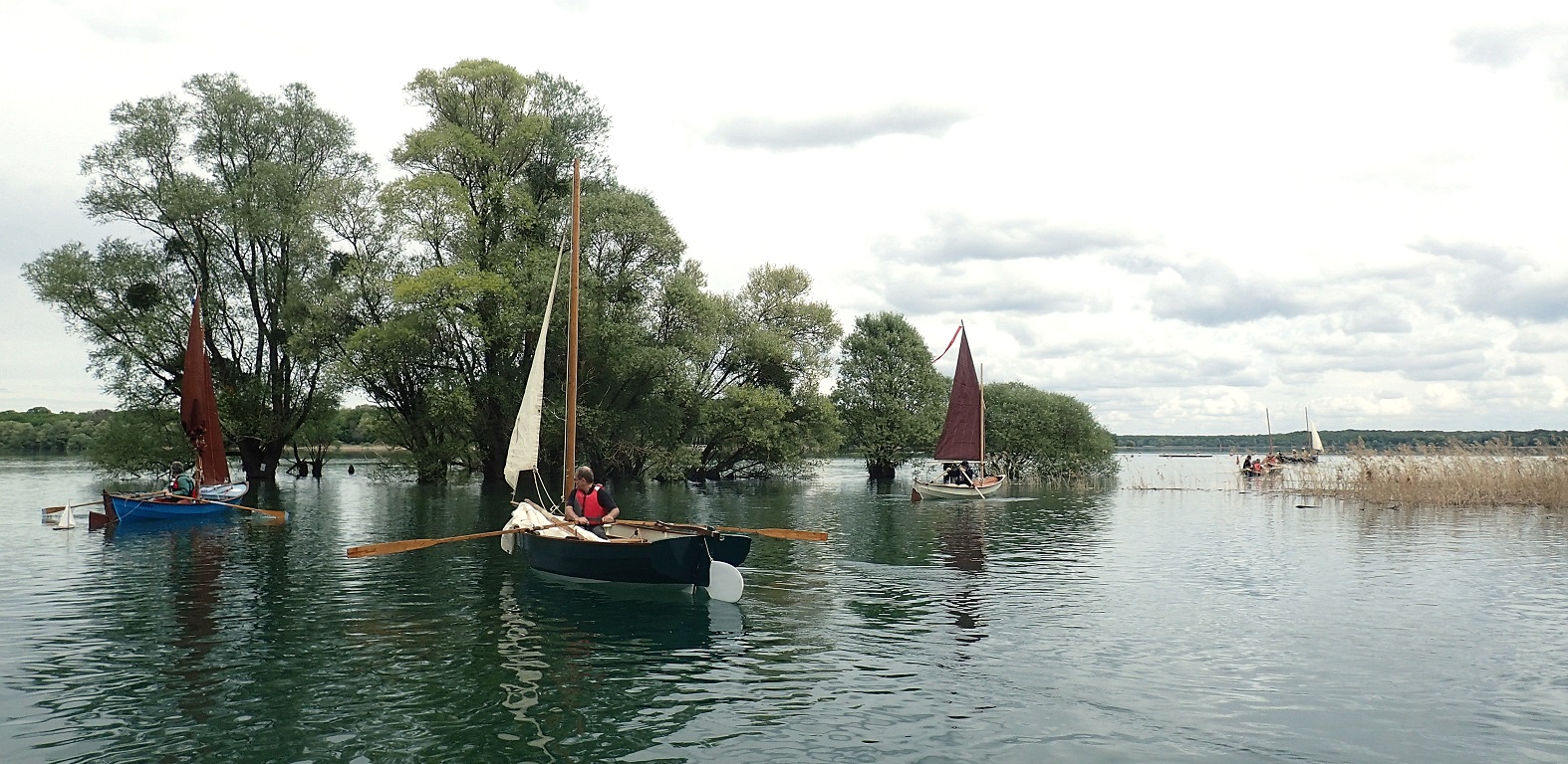 Et on se met en route pour retraverser et sortir les bateaux sur la magnifique cale du Mesnil-St-Père. A l'année prochaine ! 