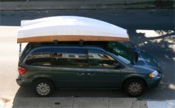 Le PassageMaker se transporte facilement sur les barres de toit.