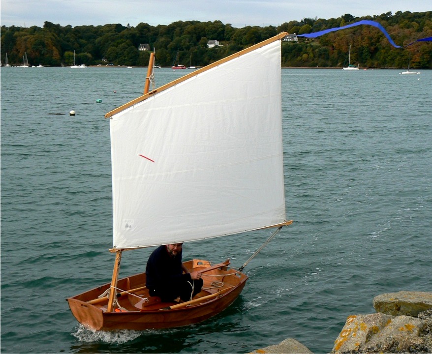 P1100214b.jpg - Premiers bords sous voile avec la Prame d'Eastport, début octobre à Coz Castel, sur le Trieux.