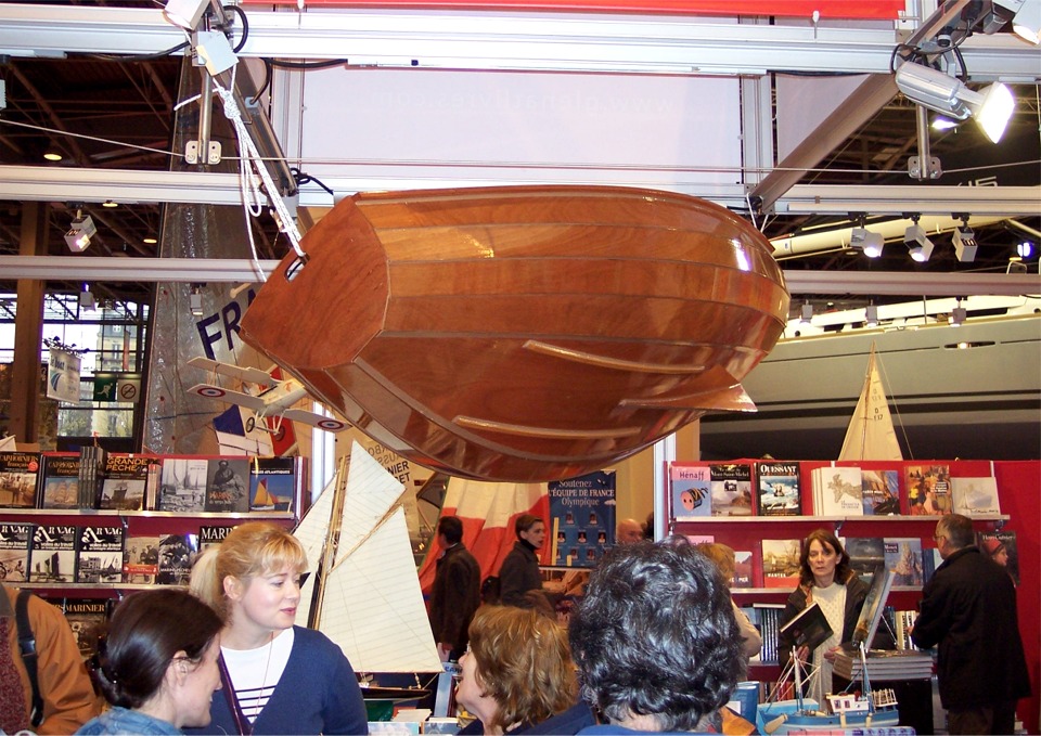 Vue de l'intérieur du stand. C'est une version "aviron seul" de la prame car je n'ai pas ouvert le puits de dérive : ni en bas dans la sole... 
