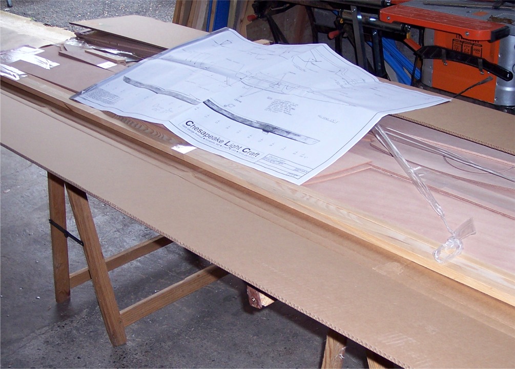 Je viens aussi de commencer la construction d'un Oxford Shell, un skiff d'aviron pur (6.25 m de longueur pour 56 centimètres de large), mais je vous en dirai plus dans ma prochaine mise à jour. 