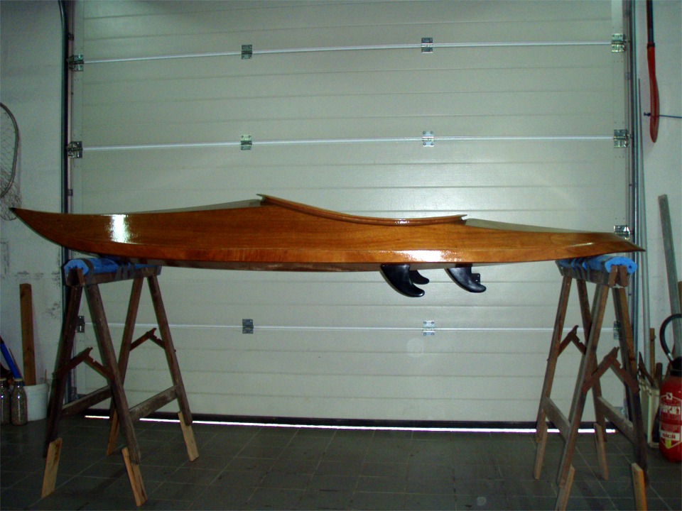 Voici un Matunuck Surf Kayak familier de nos colonnes : c'est celui que Charly vient de finir de construire à Douarnenez. 