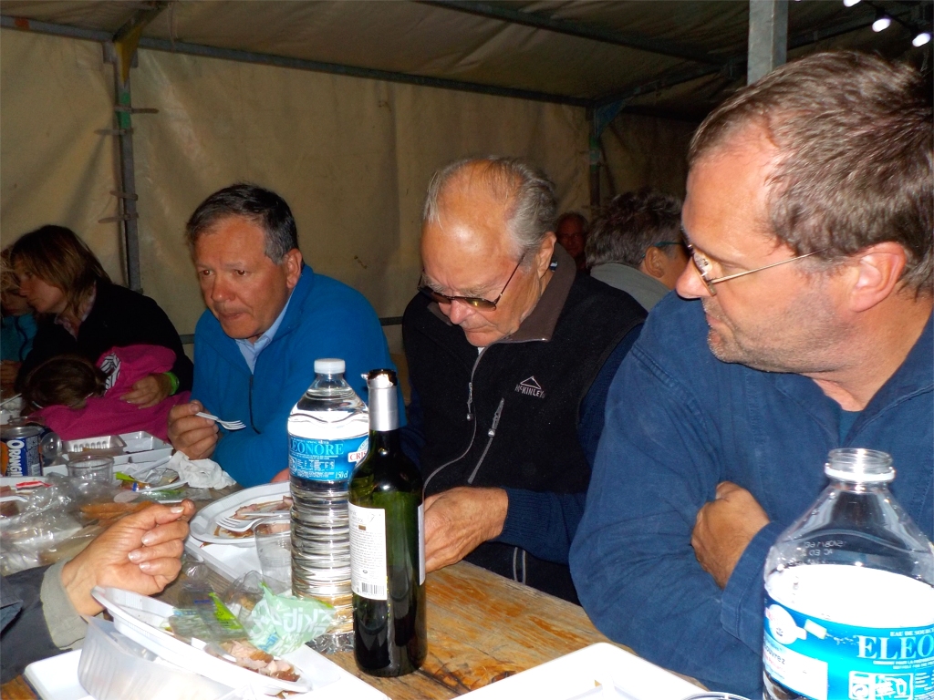 Trois skippers de Skerry côte à côte : de gauche à droite : Didier (Chasse-Marée), Claude (Babyole) et Denis (Keleren). 