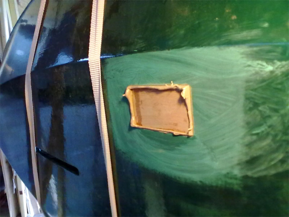 J'ai rassemblé dans une page séparée toutes les images de la réparation de la sole du Skerry "Piff", à laquelle vous pouvez accéder en cliquant ici. 