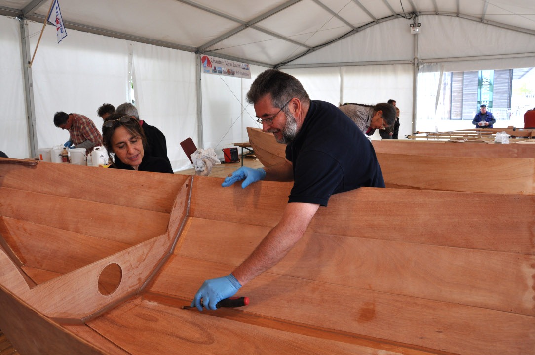 Et c'est à mon tour de montrer comment je nettoie les bords d'un joint. 