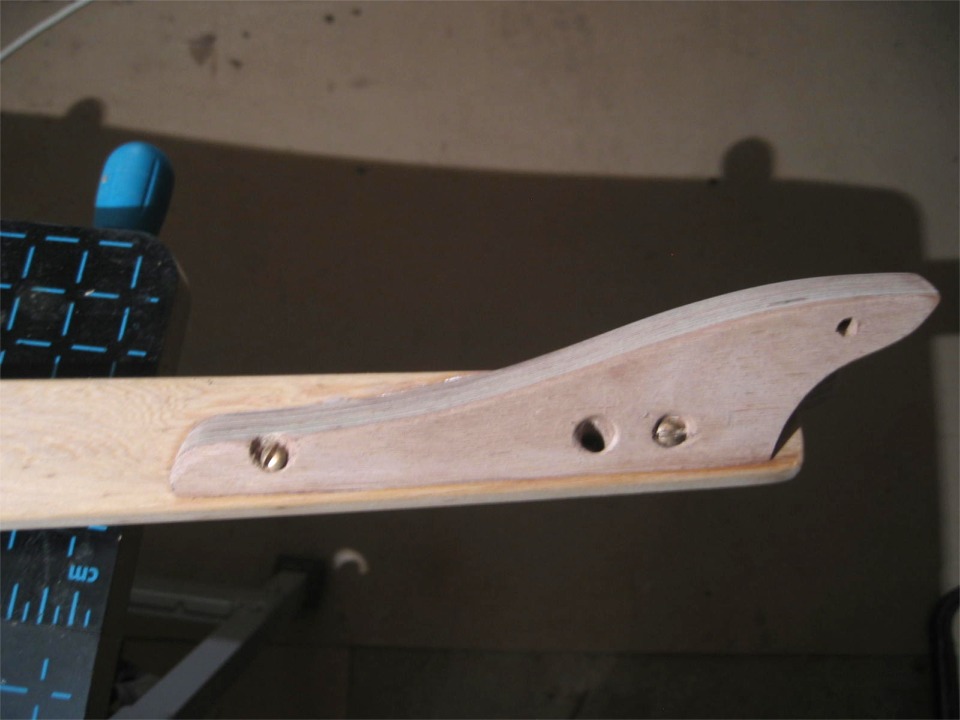 Voici le gui de la voile houari avec l'une des deux parties de l'encornat. 