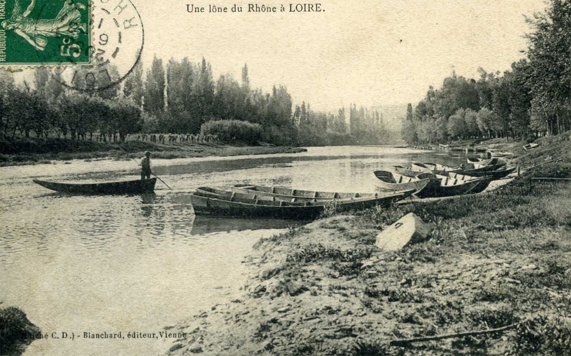 André me communique ce scoop exceptionnel : il a retrouvé l'ancêtre du PassageMaker ! Ces grandes prames fines sont des "lônes" du Rhone, comme l'indique la légende. 