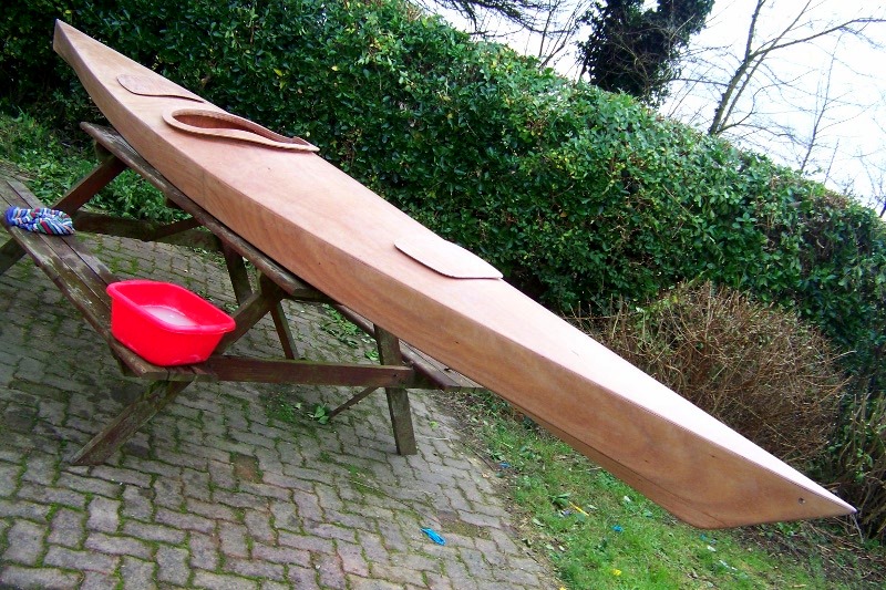 "Toujours lavage": LT signifie Light Touring, rando l&eacute;g&egrave;re. Cette vue montre le volume g&eacute;n&eacute;reux de la partie avant du kayak : pas si light la rando, on peut emporter du mat&eacute;riel sans crainte de surcharge. 