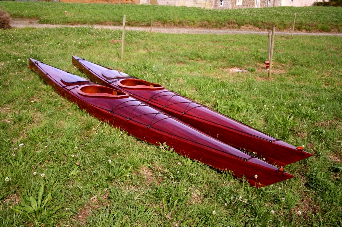 Les neuf images suivantes me sont envoy&eacute;es de Normandie par Bernard, qui vient de construire les deux superbes Chesapeake 17 LT que voici, &agrave; partir des plans. Bernard les a nomm&eacute;s Thor et Odin. 