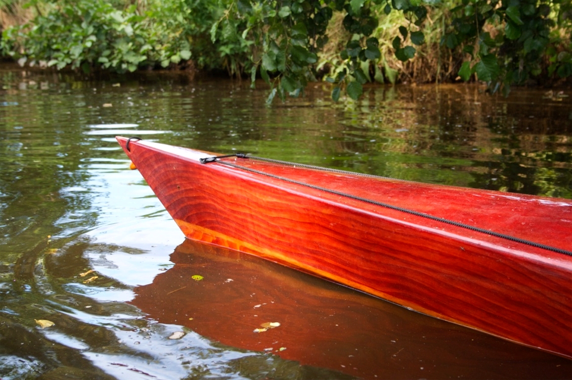 Voici donc ce que nous écrit Bernard : "Afin de vous assurer quelques photos, nous nous sommes rabattus sur la Sienne ... Je vous confirme que les témoins des rares sorties que nous avons pu faire s’accordent avec vous pour dire que ces bateaux font de l’effet ... "