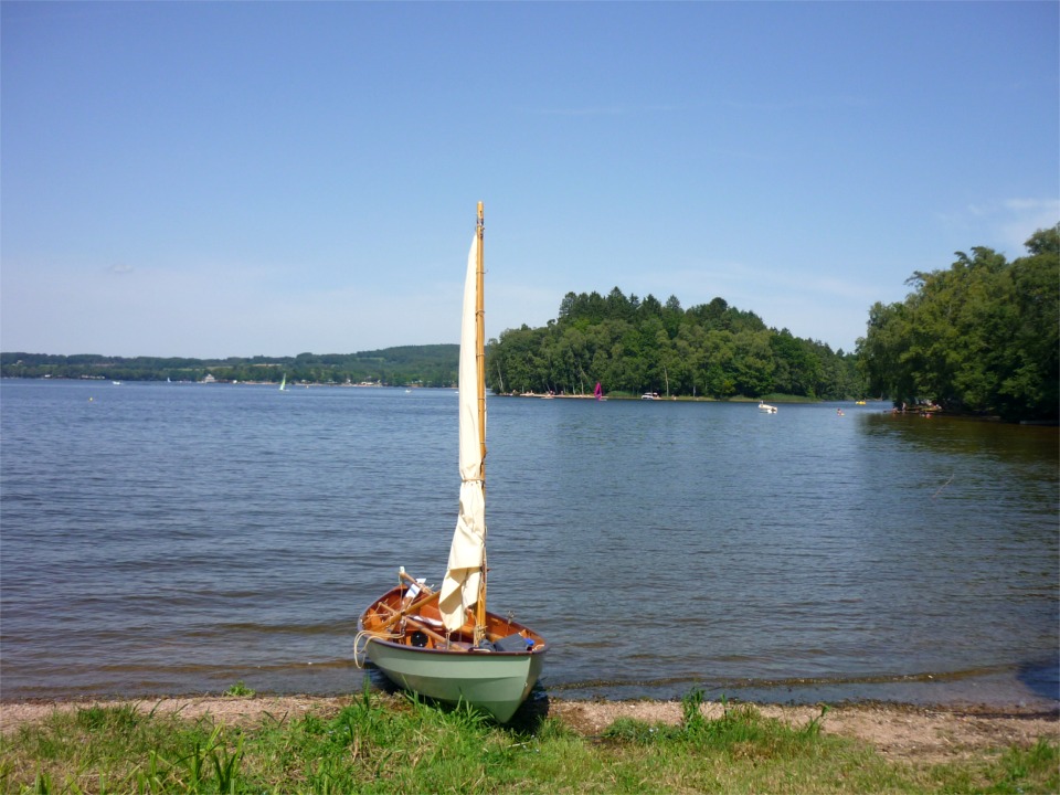 Claude nous envoie les huit images suivantes de son Skerry "Babyole" prises en ao&ucirc;t dernier sur le lac de Saint-Agnan. 