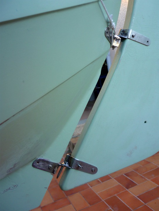 Essayage des ferrures de gouvernail. 