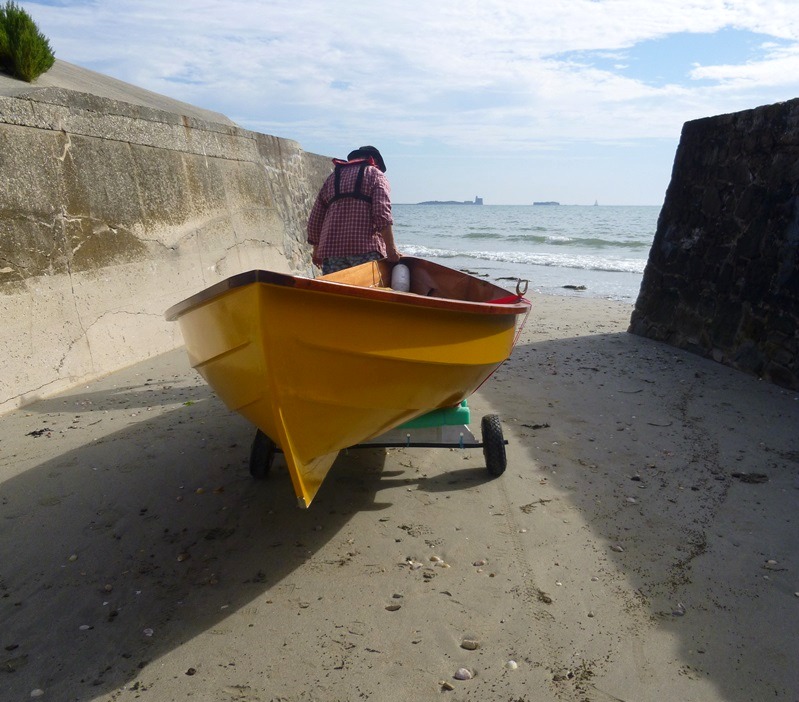 Christian m'envoie les trois images suivantes des premiers essais de son Skerry, l'un des deux construits pendant "Je construis mon bateau" &agrave; Vannes, au moment de la Semaine du Golfe. 