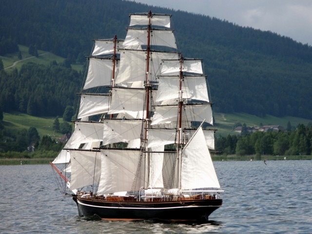 Et voilà comment la Cutty Sark se trouve à naviguer sur un lac suisse... La grande avait les caractéristiques suivantes :