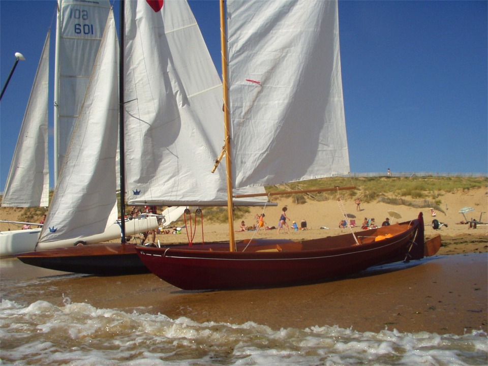Et voici trois photos envoy&eacute;es par Denis : ici son Skerry est bord &agrave; bord avec le Fireball qu'il avait d&eacute;j&agrave; construit lui-m&ecirc;me voil&agrave; quelques ann&eacute;es. 