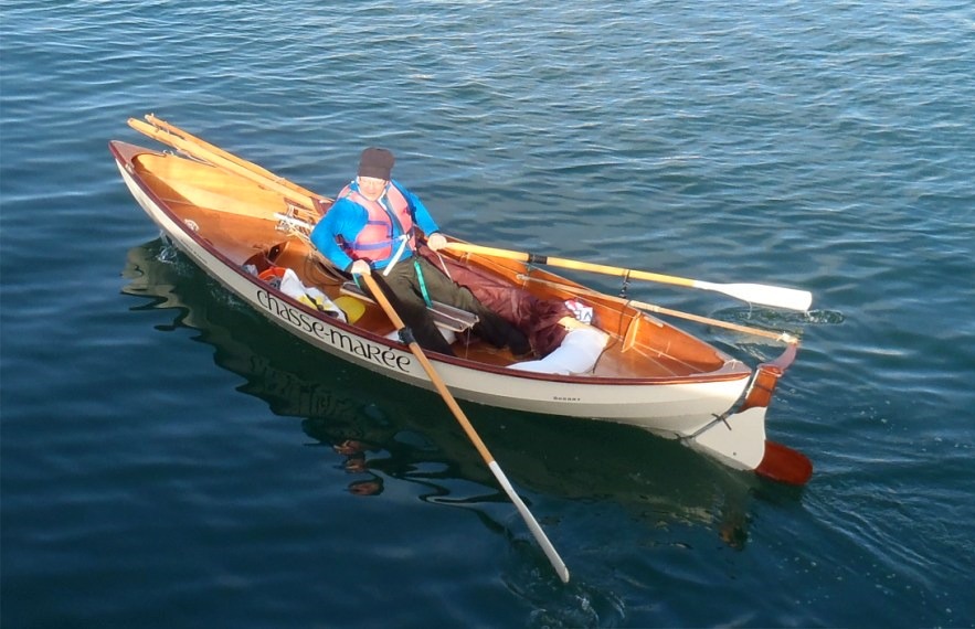 Didier &eacute;crit : "Je t'envoie quelques photos de mes derniers bricolages nautiques : un si&egrave;ge &agrave; coulisse amovible (il se range verticalement sur le pont arri&egrave;re).  En tous cas, il sera passionnant de suivre les exploits de nos deux solitaires fran&ccedil;ais outre-Manche... 