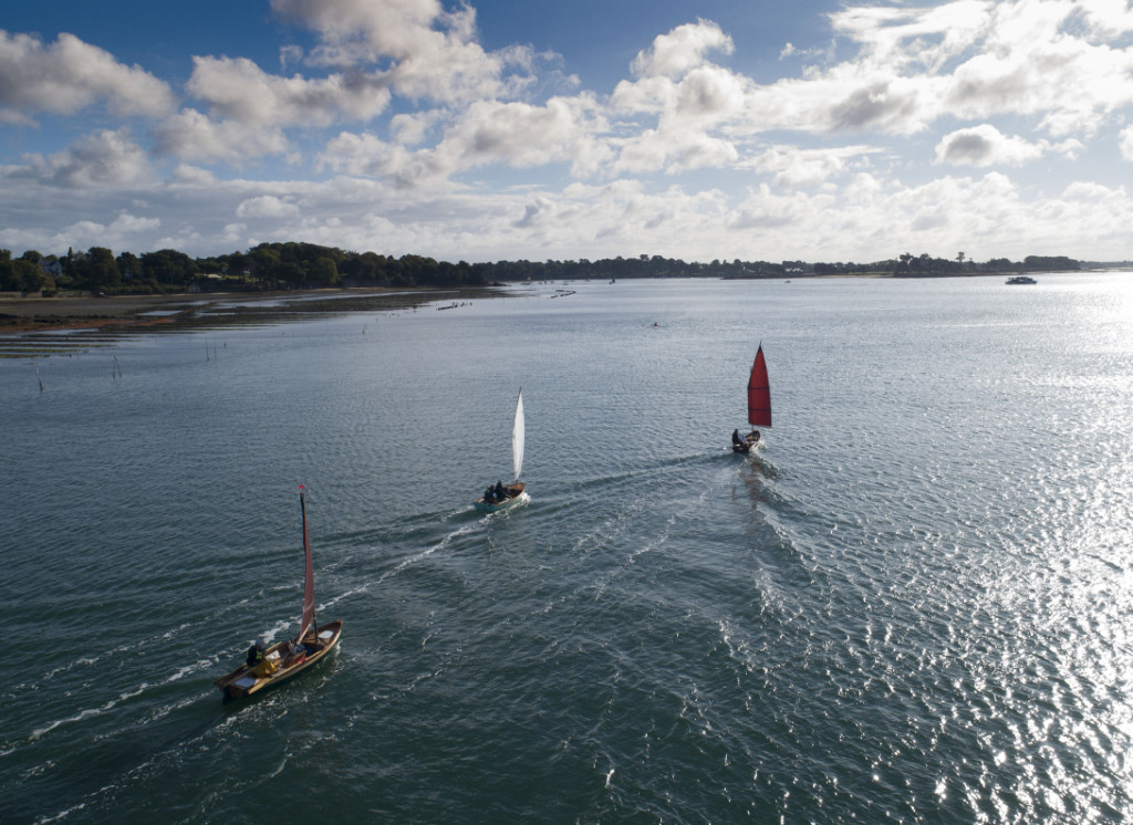 Après la session avec le drone, Hervé a embarqué avec moi pour une belle journée de navigation sur le Golfe, avec un vent qui avait bien forci.