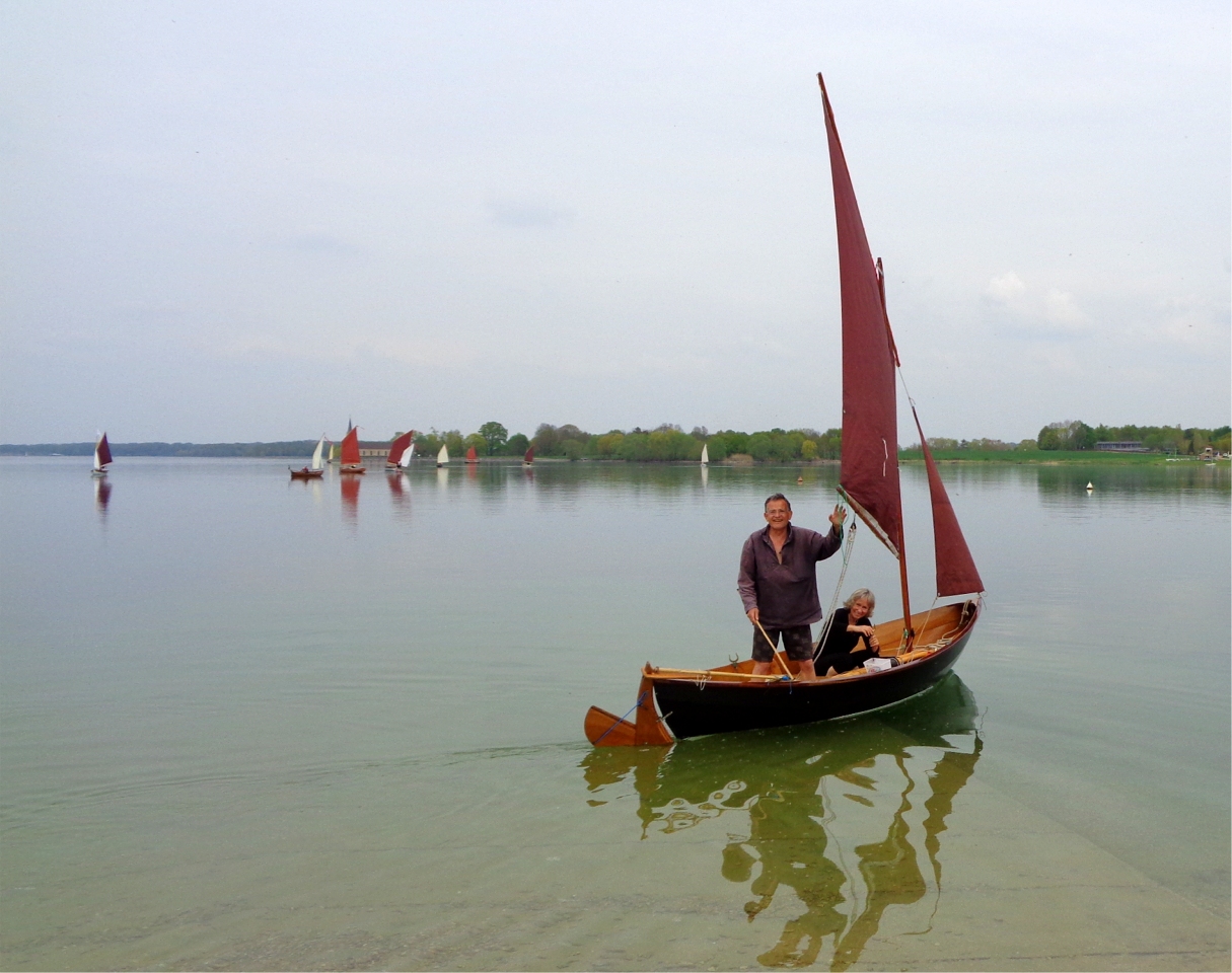 Le Skerry "Na&iuml;ma" de Dominique vient saluer ce nouveau bateau ! 