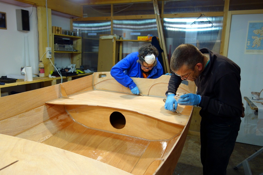 On fait les derniers nettoyages avant de terminer ce travail. 