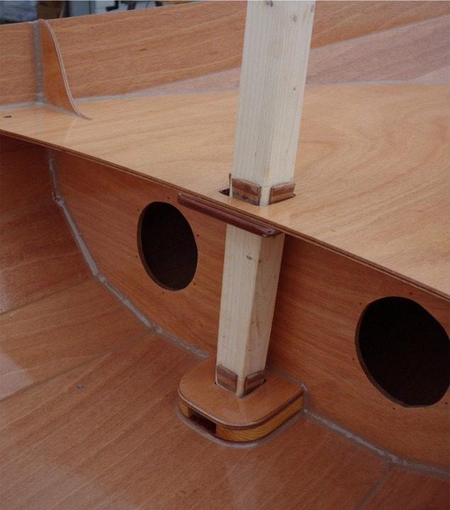 Les cales sont encore trop &eacute;paisses, on voit tr&egrave;s bien que le m&acirc;t doit encore descendre de 10 &agrave; 20 mm. 