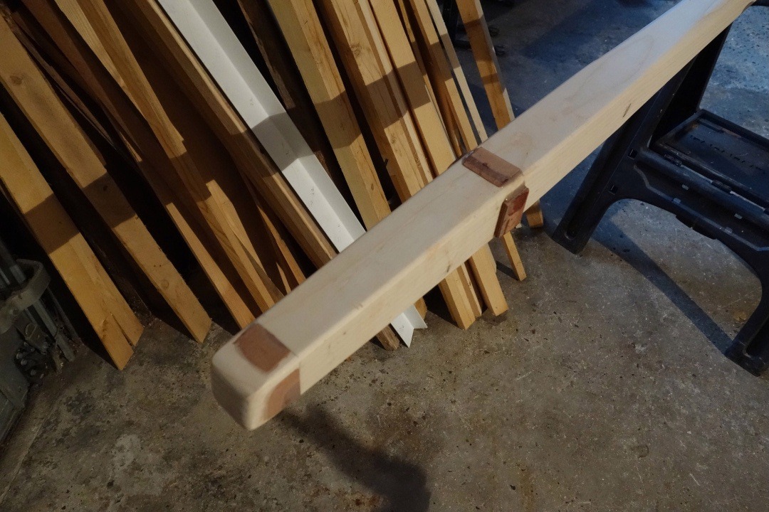 Et voila les cales apr&egrave;s "r&eacute;glage" : les cales de pied de m&acirc;t ont presque disparu suite au pon&ccedil;age. 