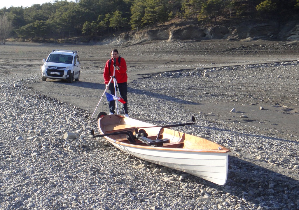 Et je termine avec 5 images superbes envoy&eacute;es par Fran&ccedil;ois, qui montrent le lancement de son Wherry d'Annapolis sur le lac de Serre-Pon&ccedil;on, le 2 janvier : c'est ce qui s'appelle bien d&eacute;marrer l'ann&eacute;e ! 