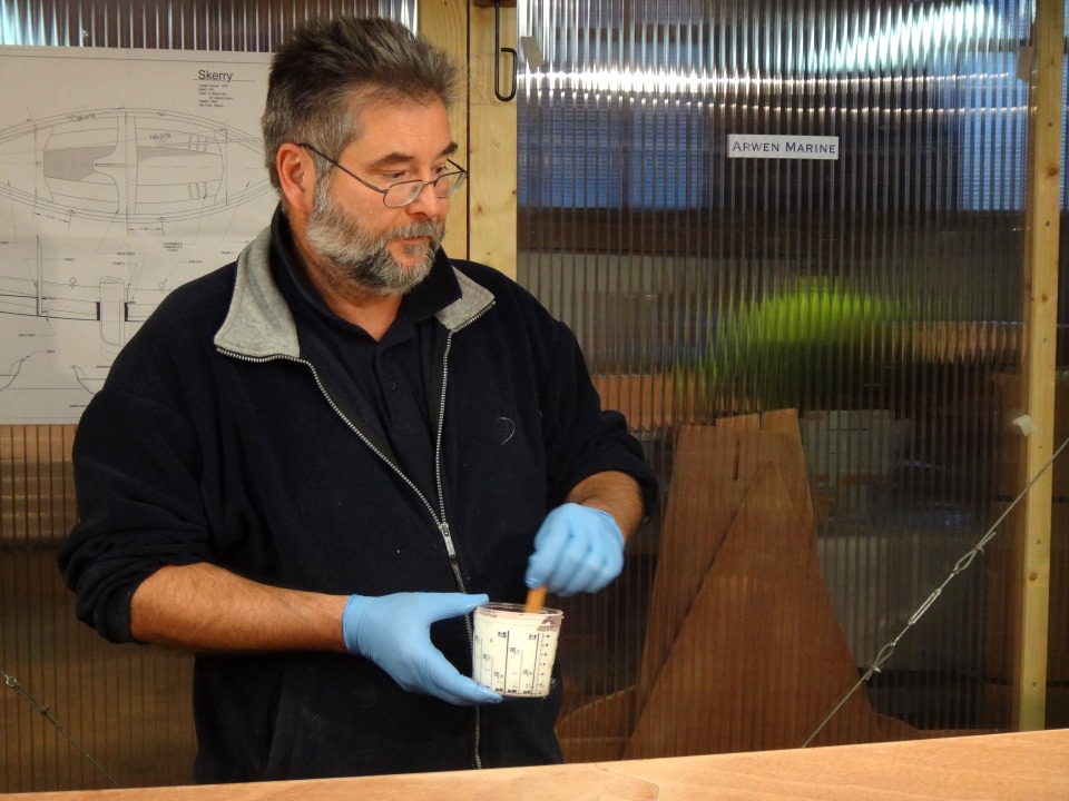 Je mixe une bonne dose d'&eacute;poxy sans ajouter de charge. 