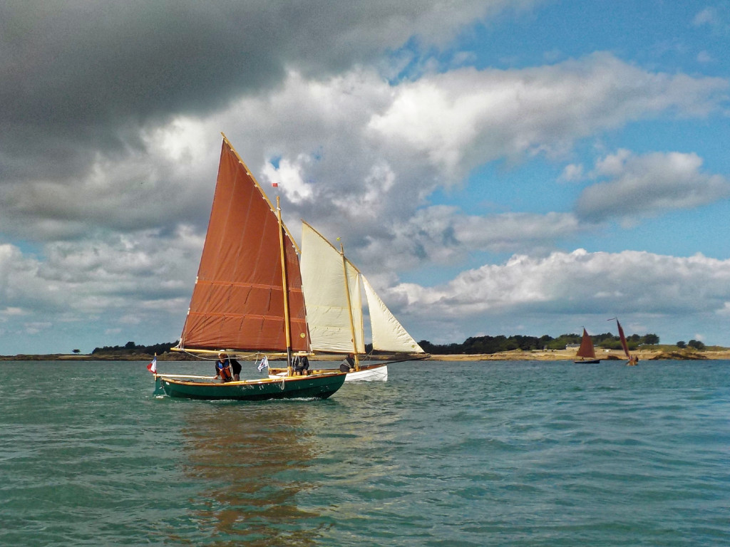 "Truk", le Silmaril "Tribur Armor II" devant l'ile Maudez. 