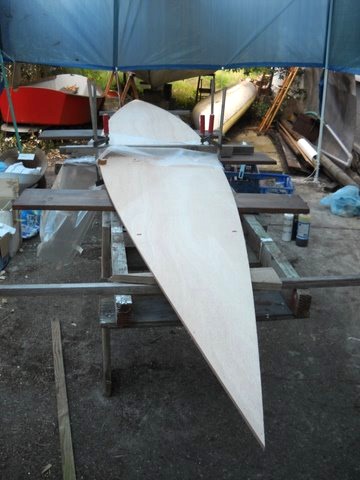 Collage du joint-puzzle de la sole. 