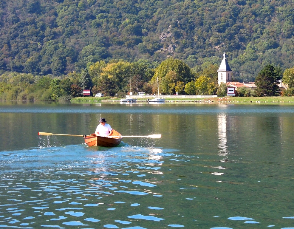 Toujours selon Jean-Fran&ccedil;ois : &laquo; Le Skerry marche tr&egrave;s bien &agrave; l'aviron pour la voile j'attends que tous les vernis et peinture soient termin&eacute;s. Le bateau a &eacute;t&eacute; tr&egrave;s remarqu&eacute; &agrave; la cale de mise &agrave; l'eau. &raquo;&nbsp;