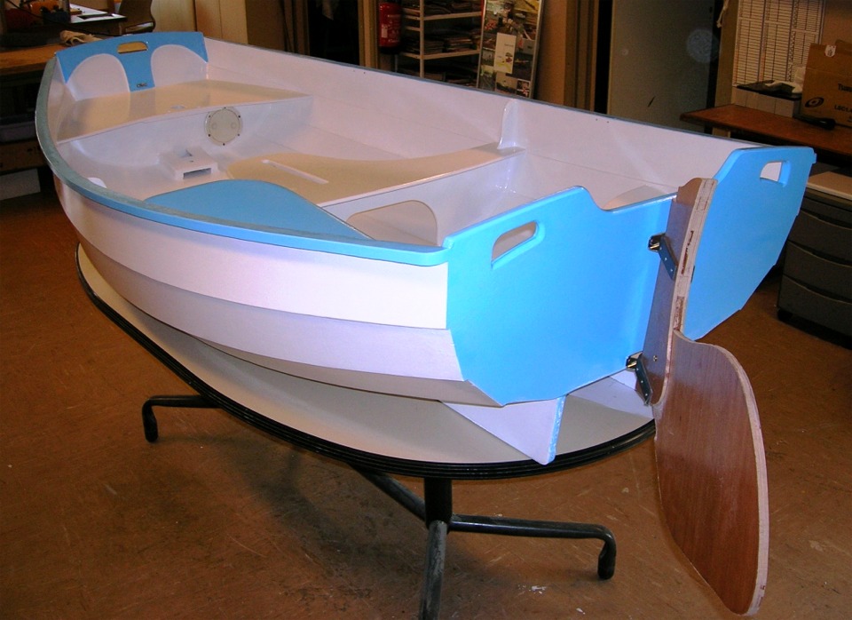 Pierre nous envoie une image de sa Prame d'Eastport : peinture finie, reste &agrave; finaliser le gr&eacute;ement. 