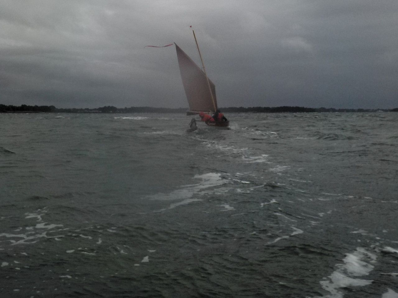 Partis d'Arradon de l'anse de Pen er Men à Arradon, nous allons faire un petit arrêt à la pointe nord d'Ilur en passant entre l'Ile aux Moines et Arz. 