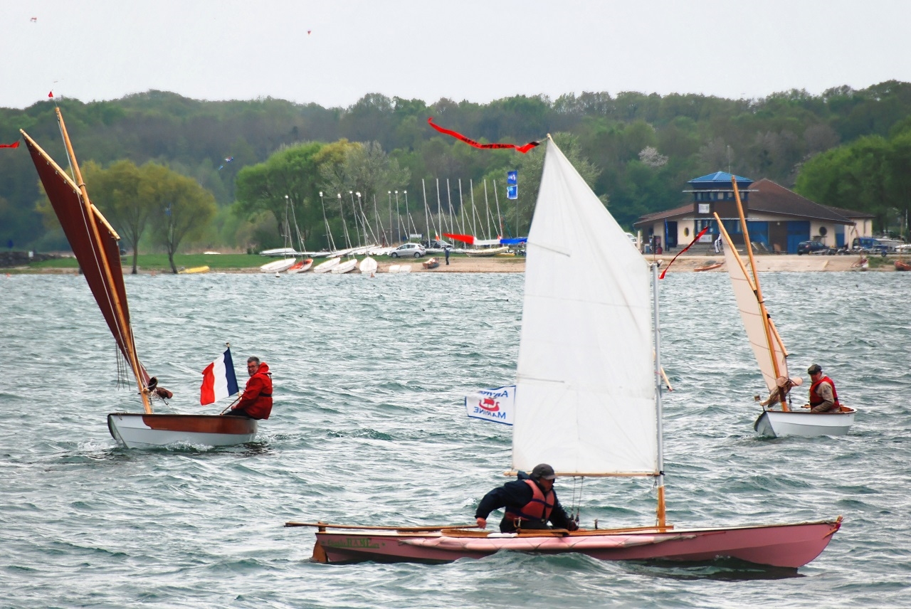 Cette premi&egrave;re s&eacute;rie de photos a &eacute;t&eacute; faite depuis le parvis de l'&eacute;glise de Champaubert-au-Bois. "Gandalf", l'Explorameur" en plein virement de bord et "La Marie Pupuce". 