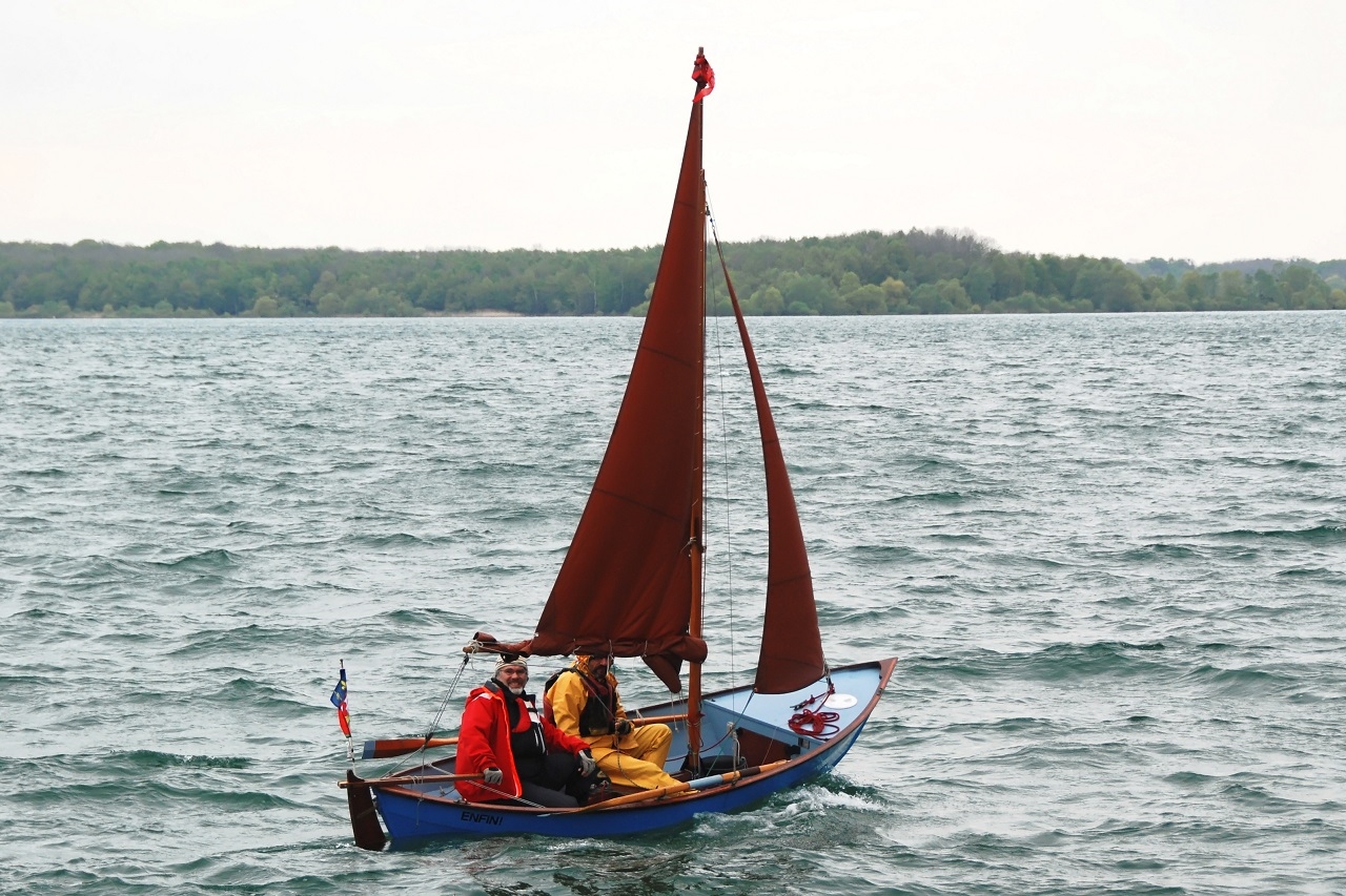 Vue de 3/4 arri&egrave;re de "Enfin!". 