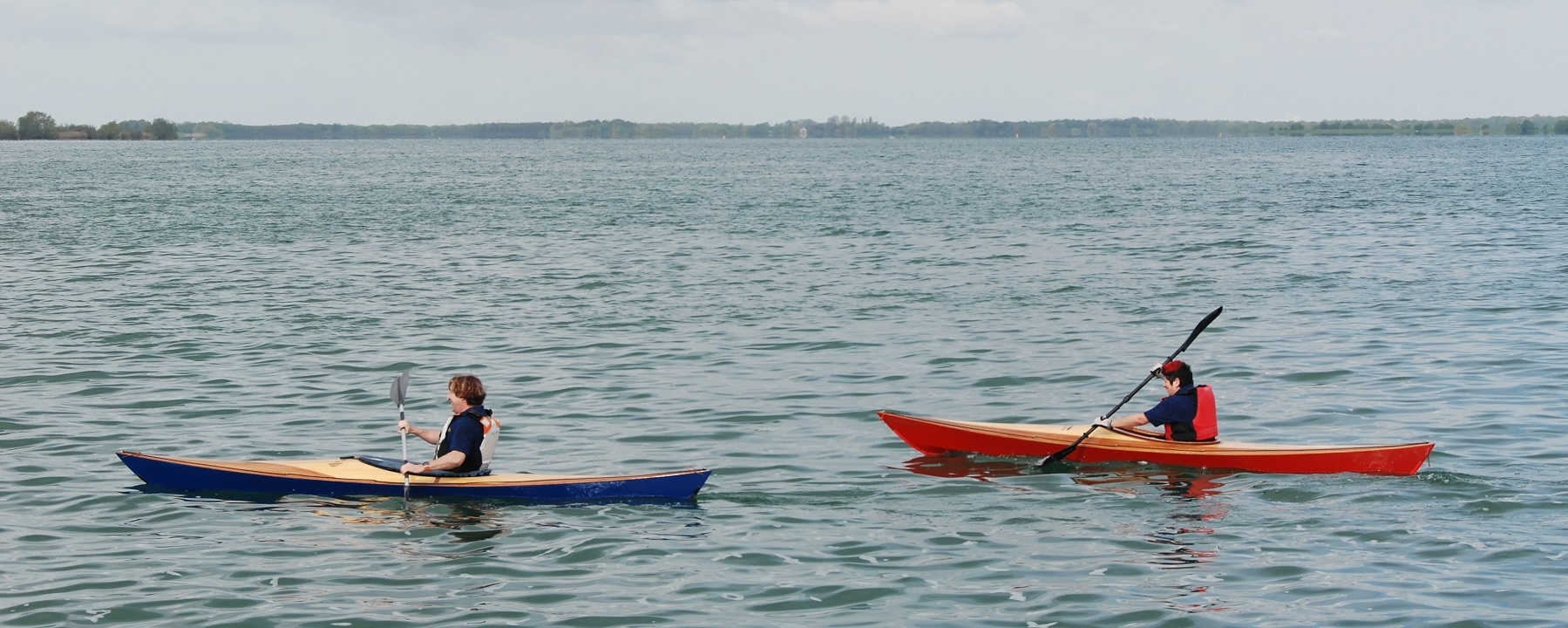 Christian et Anne-Marie &agrave; bord de leurs jolis Shearwater Sport. 