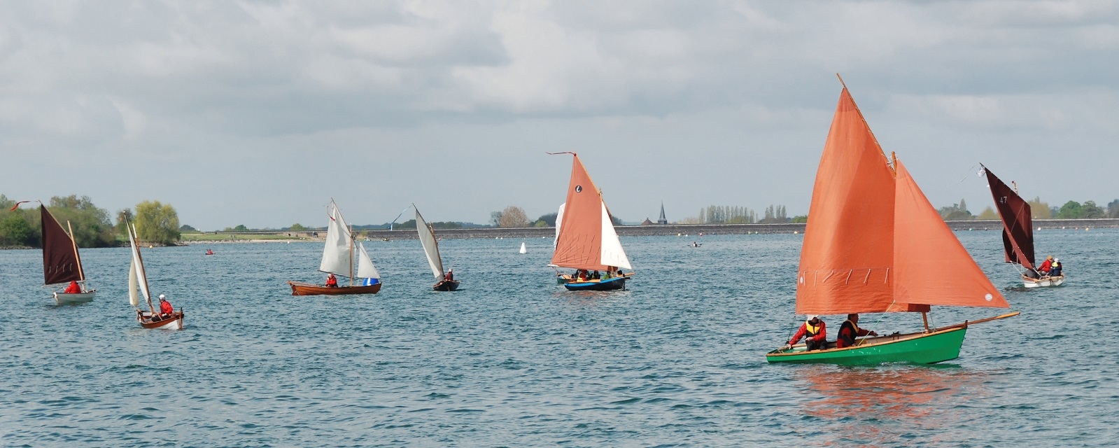Le Skerry "L'Odet", "Love Dory", "Prise de Ris'k", "Aldies II", "Tournepierre" masquant "Piff", le Biraou "Carpe Diem" et "Thema". 