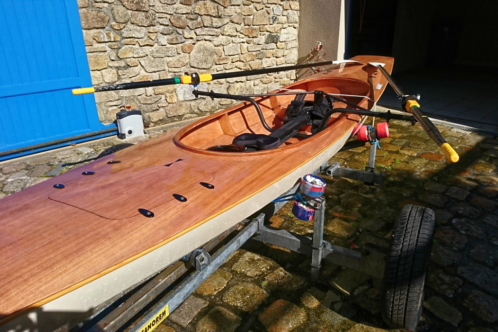 N'oubliez pas de jeter un oeil à notre page "Occasions" de temps en temps, il y a de très jolies affaires, comme par exemple l'Expedition Wherry mis en vente par Gérald.