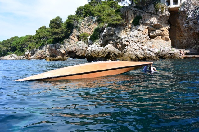 Emmanuel a ponc&eacute;, vernis et &eacute;quip&eacute; le Shearwater 17 sectionable qu'il est venu construire &agrave; l'atelier avec Annick en juin, et il m'envoie trois photos de ses essais. 