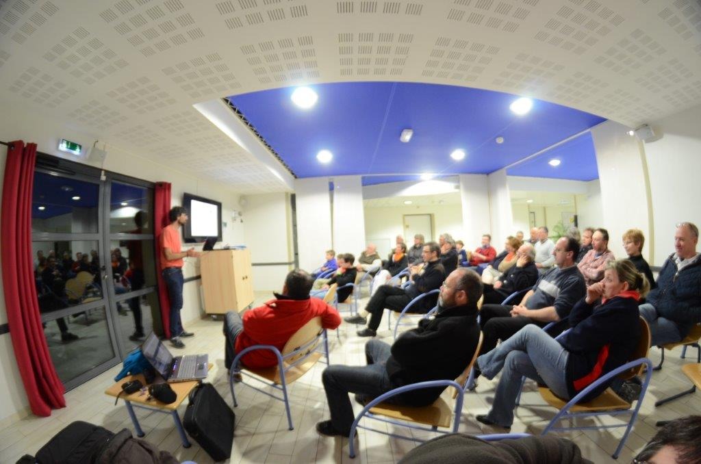 Après diner samedi soir, présentation sur la Fédération Voile-Aviron par Emmanuel. 