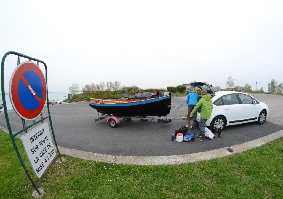 On se prépare à la mise à l'eau de l'Ilur "Tournepierre". 