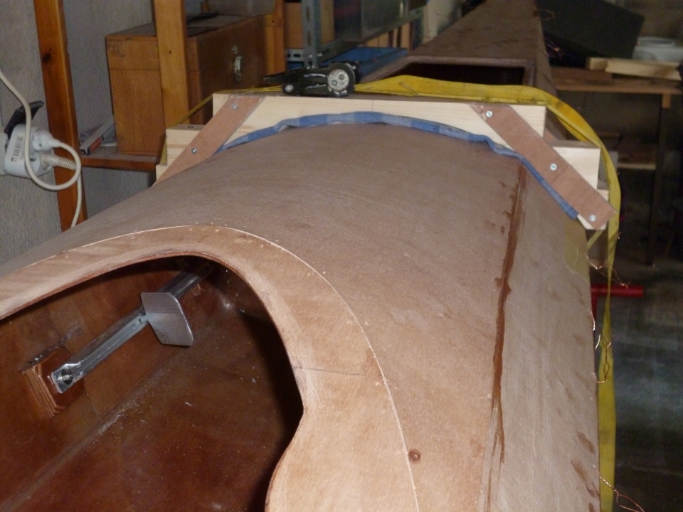 Pour le cintrage du pont j&rsquo;ai fait une pi&egrave;ce femelle qui plaque parfaitement le pont au couple.