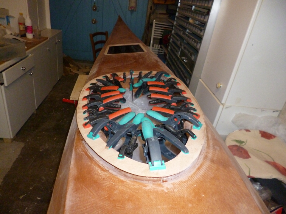 On n&rsquo;est pas oblig&eacute; de mettre tant de joints pour coller le rebord de l&rsquo;hiloire, c&rsquo;est surtout mieux pour la photo.