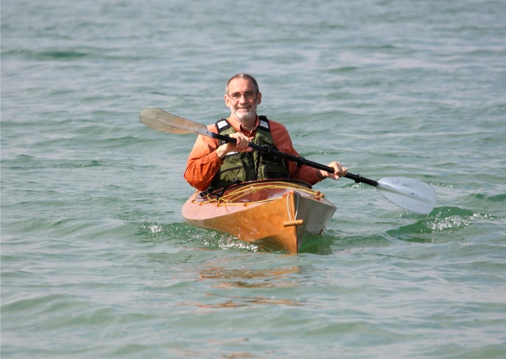 Frédéric essaie le Wood Duck 12 de Michel, et on devine que ses impressions de ce kayak compact ne sont pas entièrement négatives ! 