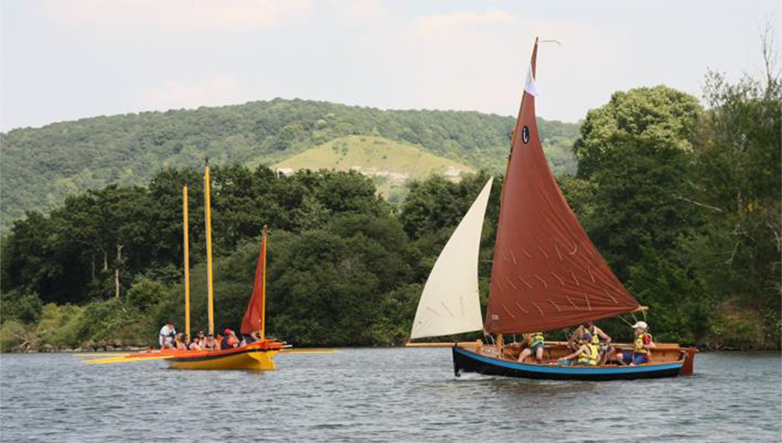 J'ai re&ccedil;u "Carnet de Bord" N&deg;13, le bulletin de la F&eacute;d&eacute;ration Voile-Aviron qui contient tout un tas d'articles int&eacute;ressants sur les activit&eacute;s voile-aviron de l'&eacute;t&eacute; et un dossier sur les remorques. Vous pouvez le t&eacute;l&eacute;charger sous ce lien. 