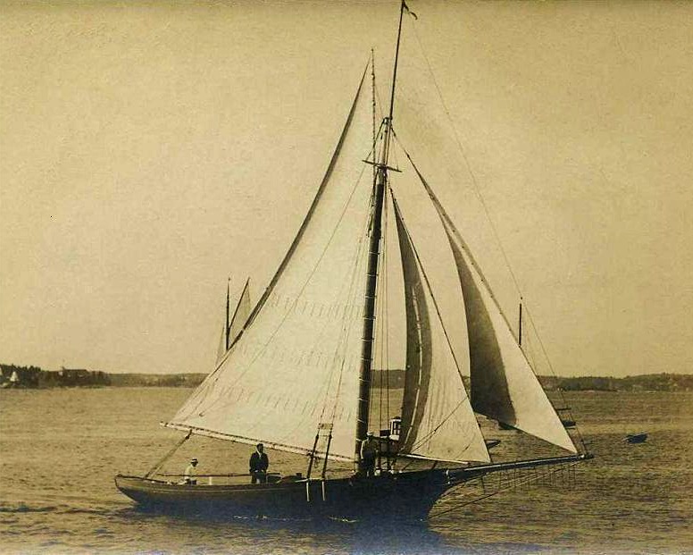 Friendship sloop sur une carte postale de 1920. 