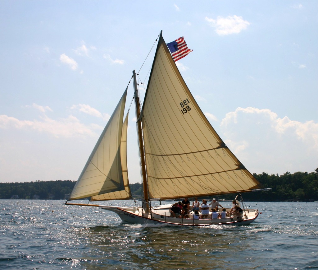 Friendship sloop sur une carte postale de 1920. 